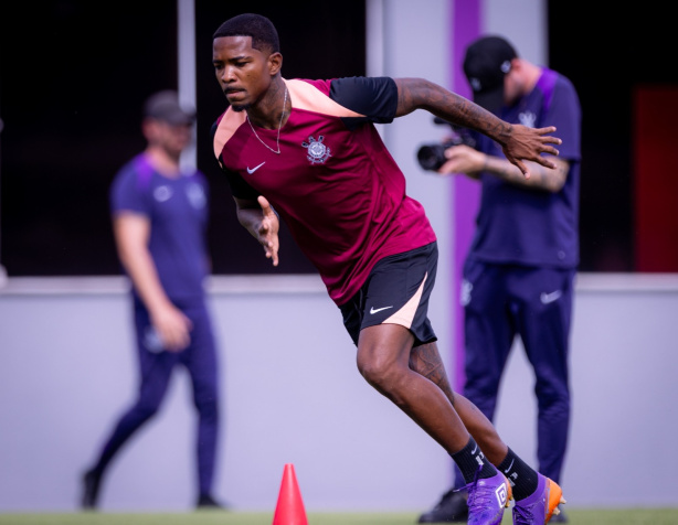 Athletico-PR retoma negociações com Corinthians pelo zagueiro Cacá