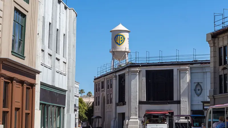 Paramount apresenta nova oferta e intensifica disputa pela Warner Bros. Discovery