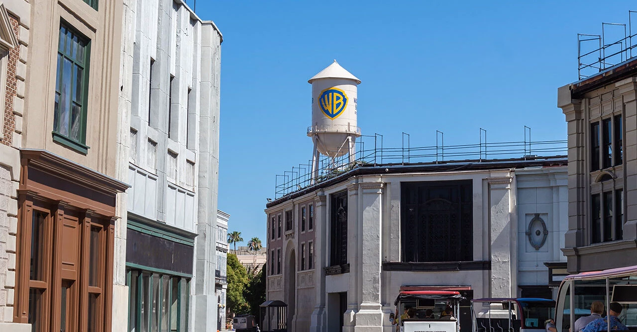 Paramount apresenta nova oferta e intensifica disputa pela Warner Bros. Discovery