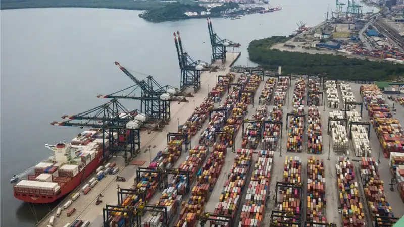 Novas tarifas dos EUA isentam 46% das exportações brasileiras, diz Mdic