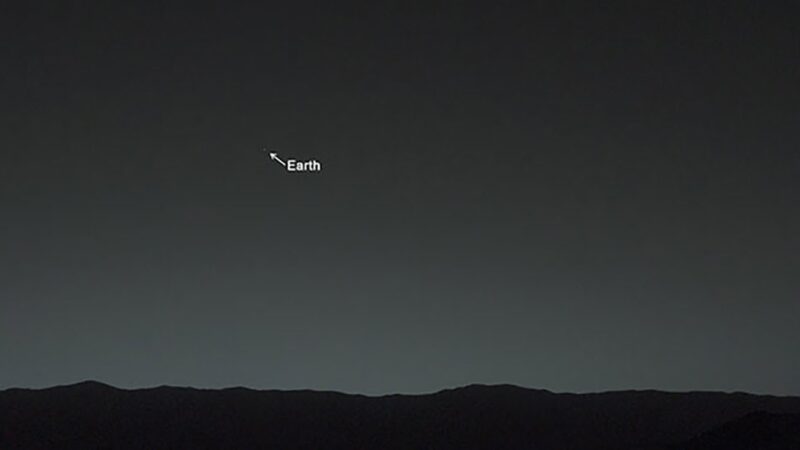 Exploradores robóticos da NASA registram imagens noturnas inéditas em Marte