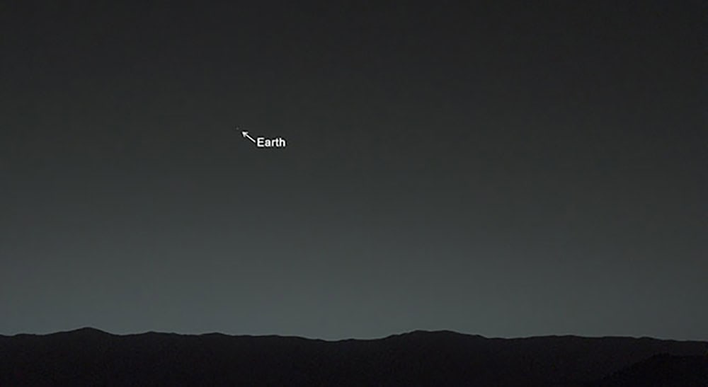 Exploradores robóticos da NASA registram imagens noturnas inéditas em Marte
