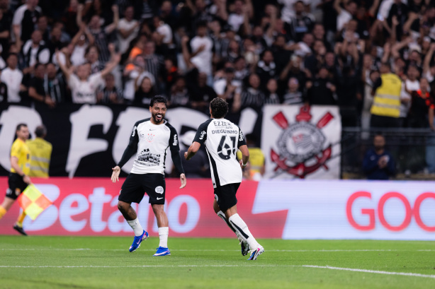 Lateral e jovens da base recebem elogios da torcida após vitória do Corinthians sobre o Capivariano