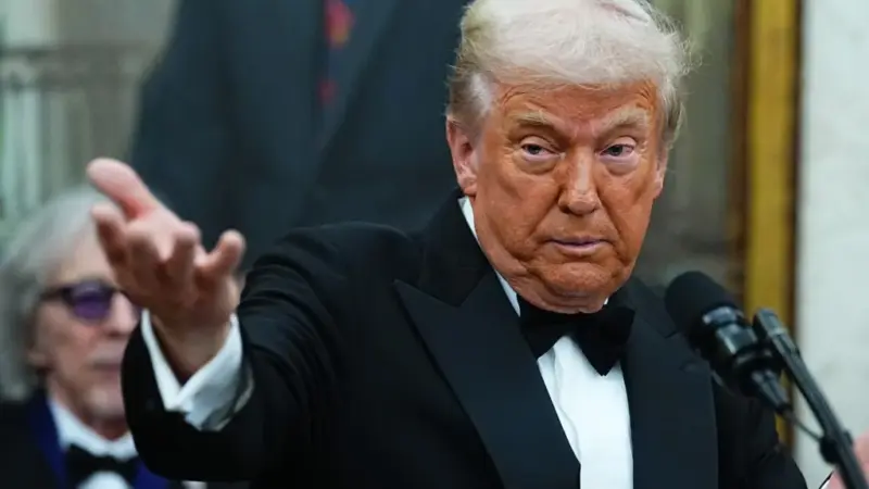 Donald Trump critica o Grammy e ameaça Trevor Noah com processo