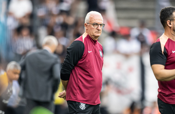 Dorival Júnior detalha busca por goleiro reserva e movimentações de mercado do Corinthians