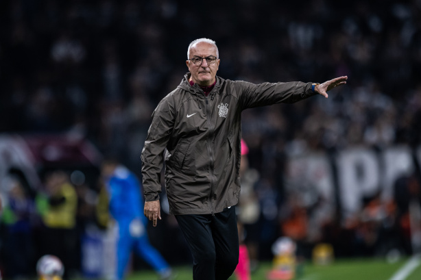 Dorival lamenta falta de eficiência após derrota do Corinthians para o Palmeiras