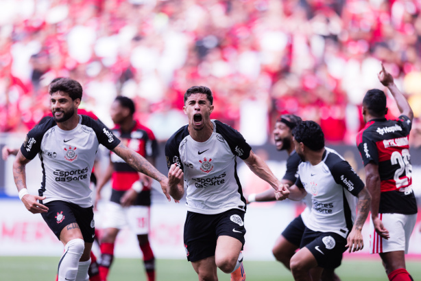 Dorival Júnior elogia estreia de Kaio César e pede reforços após conquista da Supercopa