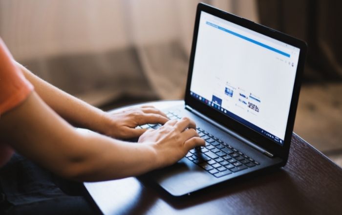 Site Opiniões de Valor paga usuários por responder pesquisas, saldo pode ser usado em lojas parceiras