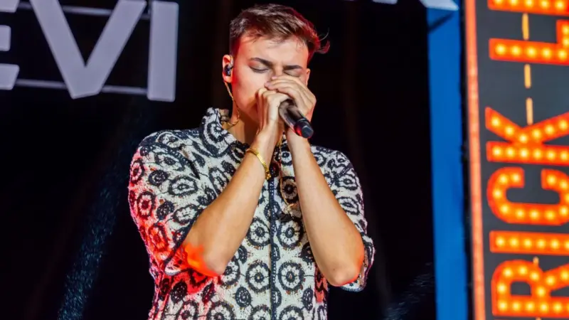 Patrick Levi lança audiovisual “Topado de Sentimento 2.0” e consolida carreira no arrocha baiano