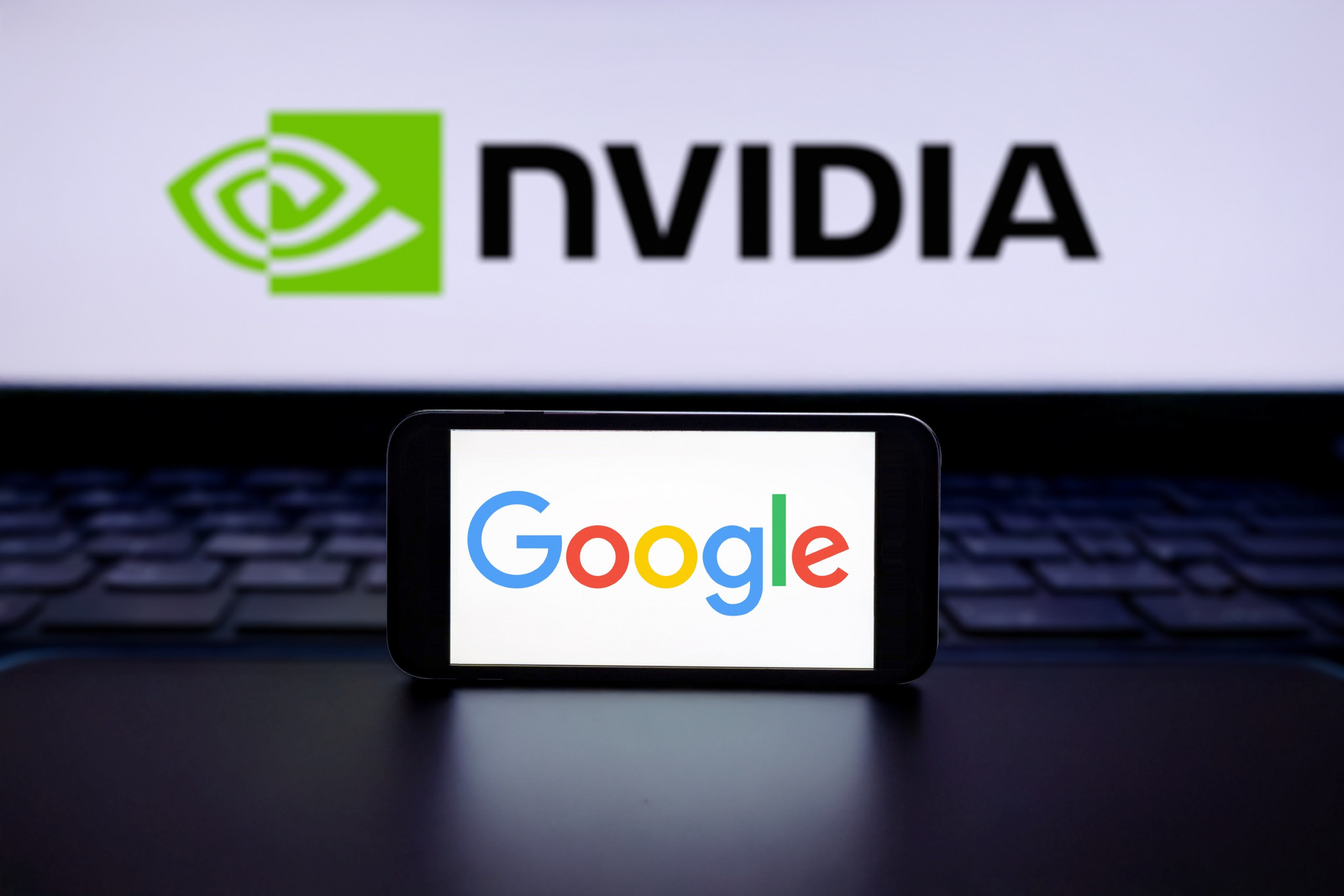 Google mira em participação maior no mercado de chips de IA com investimentos estratégicos