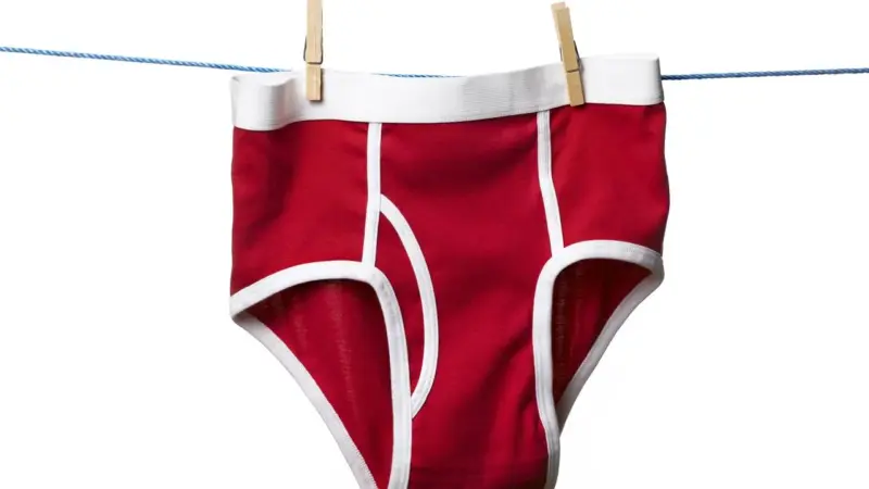 Ficar sem cueca altera a saúde íntima masculina? Especialistas esclarecem