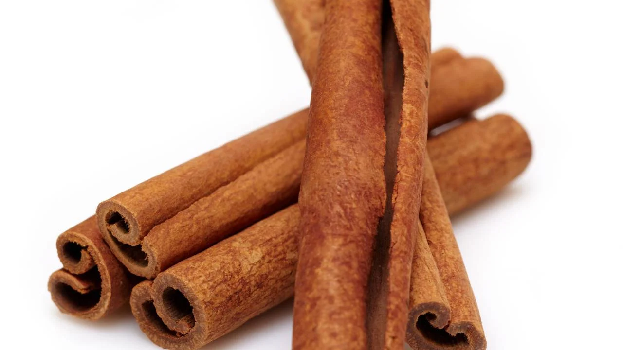 Canela: pesquisas apontam efeitos moderados no controle da glicose e dos lipídios