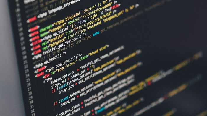 Hardcoding: prática arriscada que expõe senhas e chaves dentro de apps