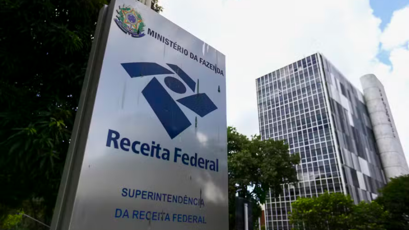 Ajustes e Desafios Marcam o Cenário Econômico Atual