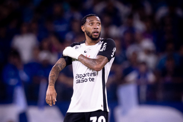 Martínez retorna ao Corinthians, mas segue fora de atividade nos próximos dias