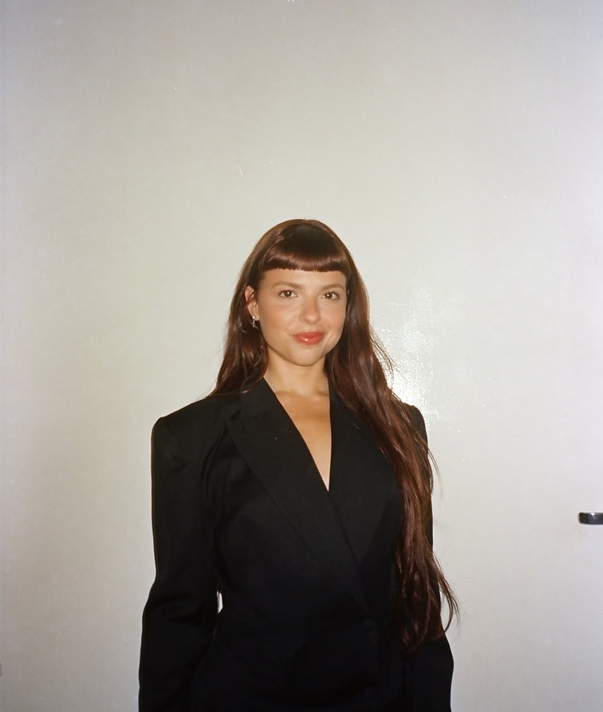 Julia Mestre assina com a Universal Music Brasil e anuncia novo formato de show e lançamentos