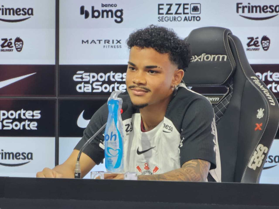 Kaio César é apresentado no Corinthians e revela desejo de estrear com título
