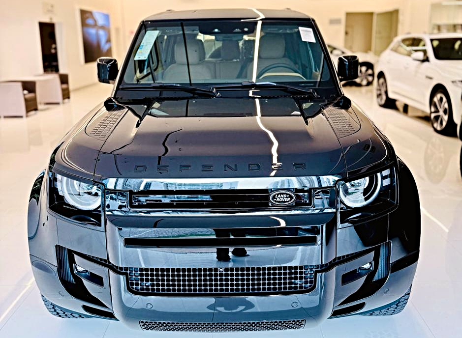 Defender 2026 chega à Extrema Jaguar Land Rover reafirmando