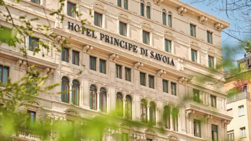 Zach Gold inaugura exposição no hotel Principe di Savoia