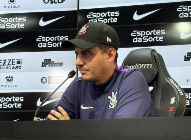 Torcida do Corinthians exibe sentimento misto após partida no Mundial de Clubes feminino