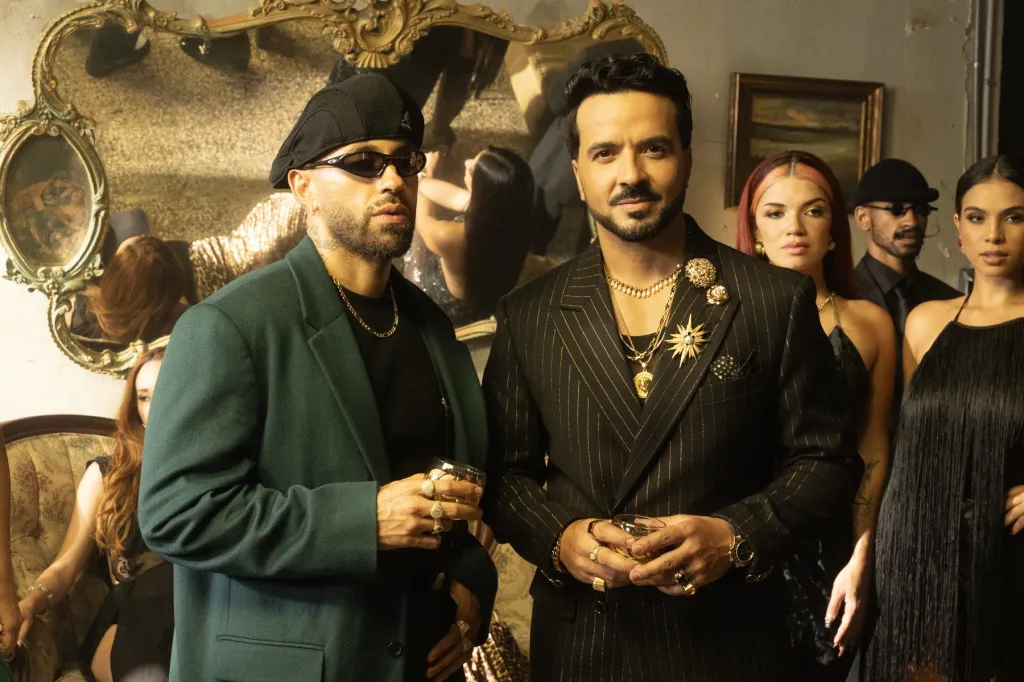 Luis Fonsi e Feid chegam ao Hot Latin Songs com salsa “Cambiaré”