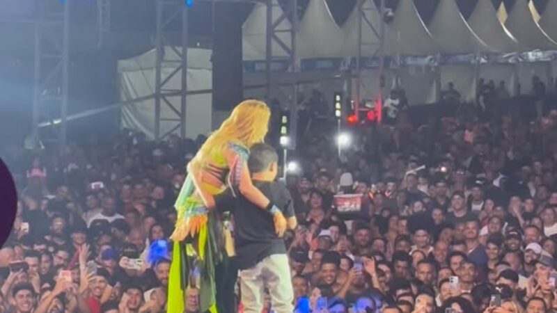 Joelma canta “Voando Pro Pará” em dueto com fã mirim que a confundiu com Ana Castela