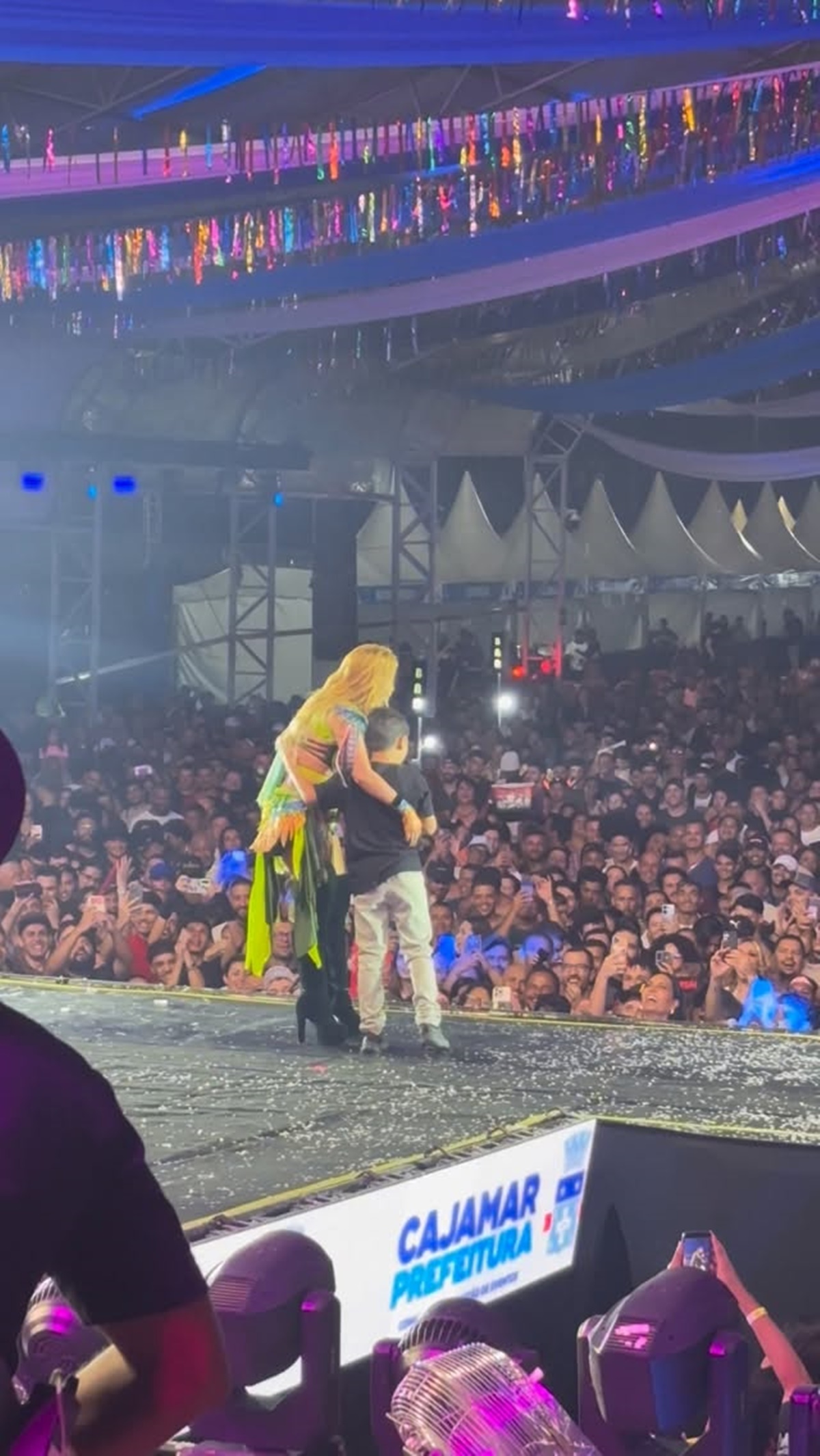 Joelma canta “Voando Pro Pará” em dueto com fã mirim que a confundiu com Ana Castela