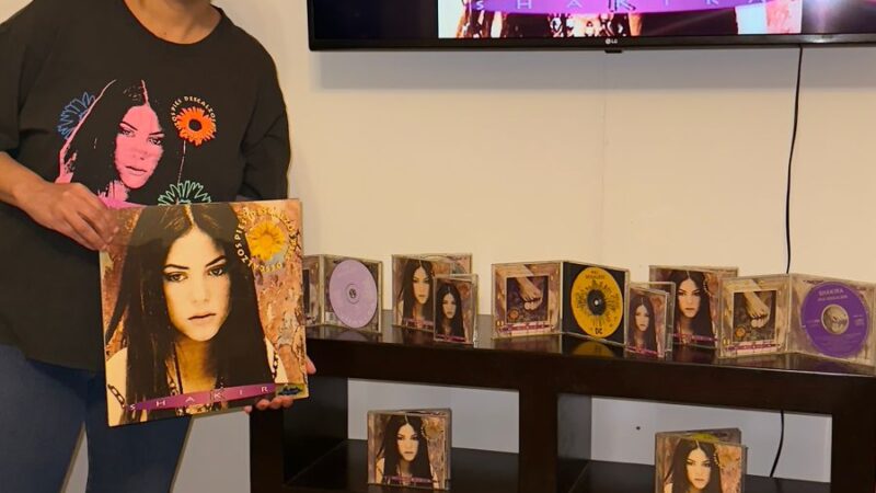 Fã peruana muda nome para Shakira e viaja ao Brasil para show em Copacabana