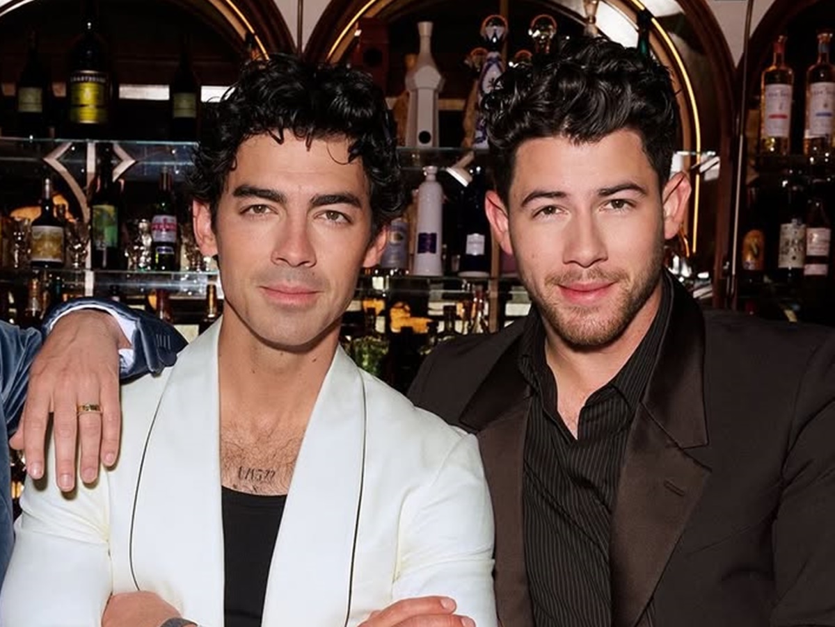 Nick Jonas rebate acusações de uso de cocaína por Joe Jonas durante show