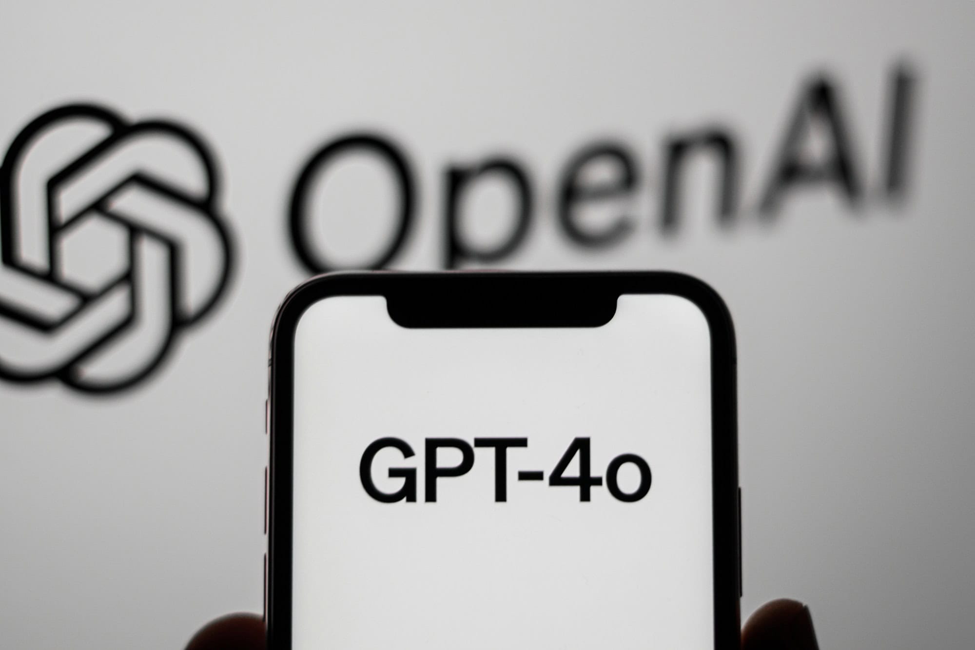 OpenAI encerra GPT-4o e reacende debate sobre apego emocional a IA