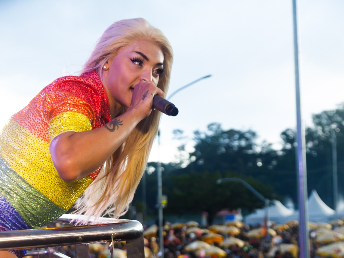 Pabllo Vittar participa da estreia do bloco SeráQAbre? no Carnaval de Salvador; fãs pedem retorno da “Pipoca da Pabllo”