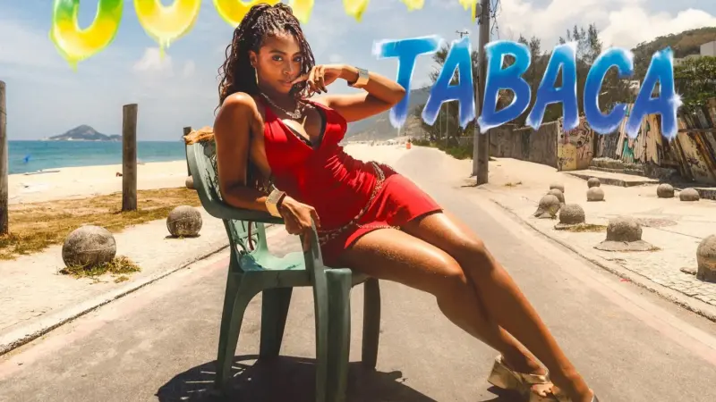 Papatinho lança “Joga a tabaca” com Anitta e DJ Biel do Furduncinho e repete clichês eróticos do funk