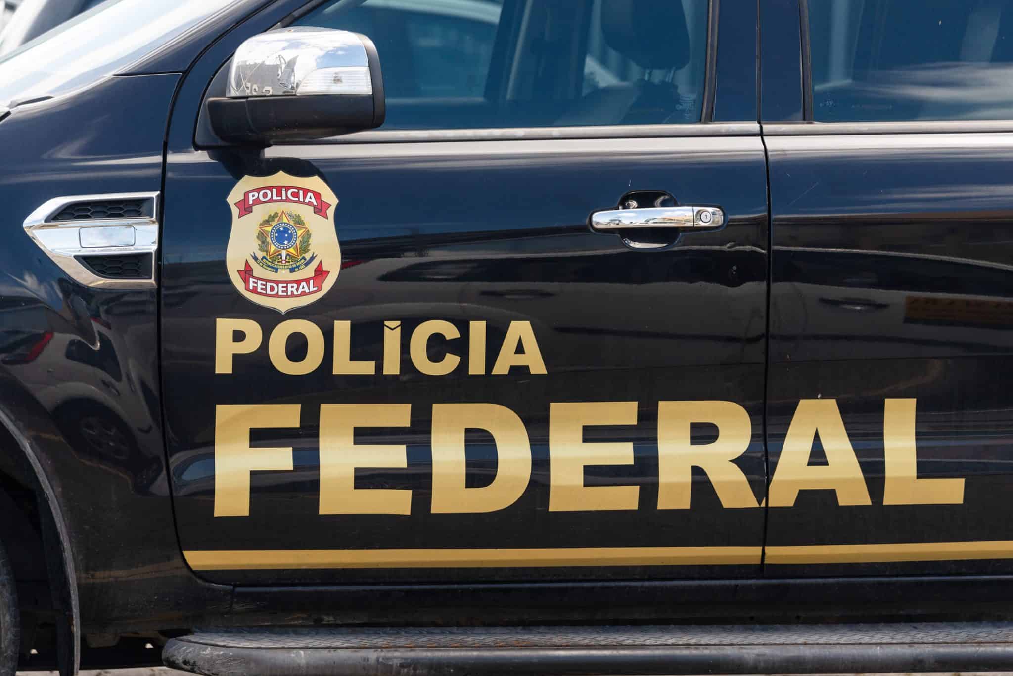 Autoridades brasileiras exigem remoção de imagens sexuais geradas pelo Grok na plataforma X