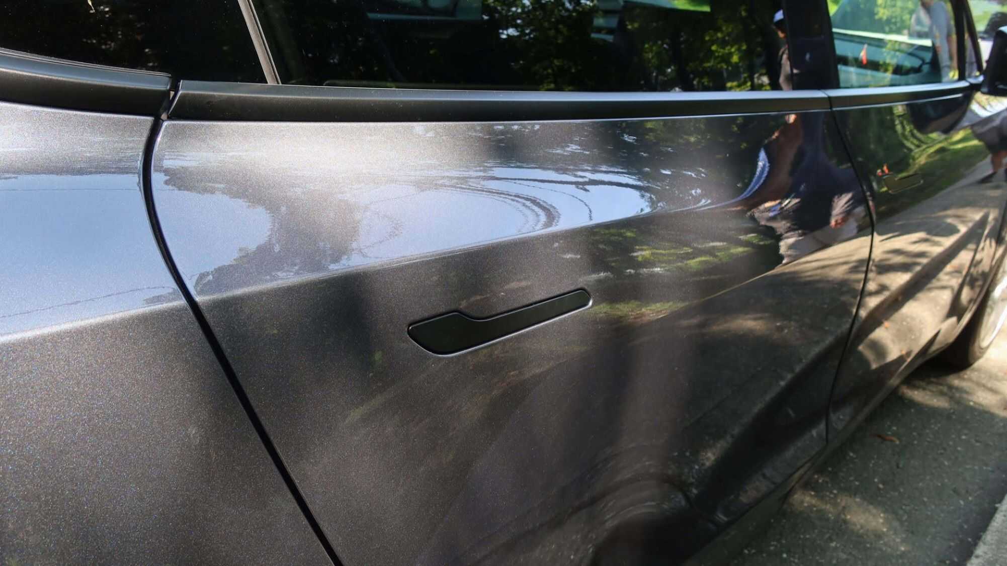 Tesla é acionada judicialmente por homicídio culposo após incêndio em Model Y