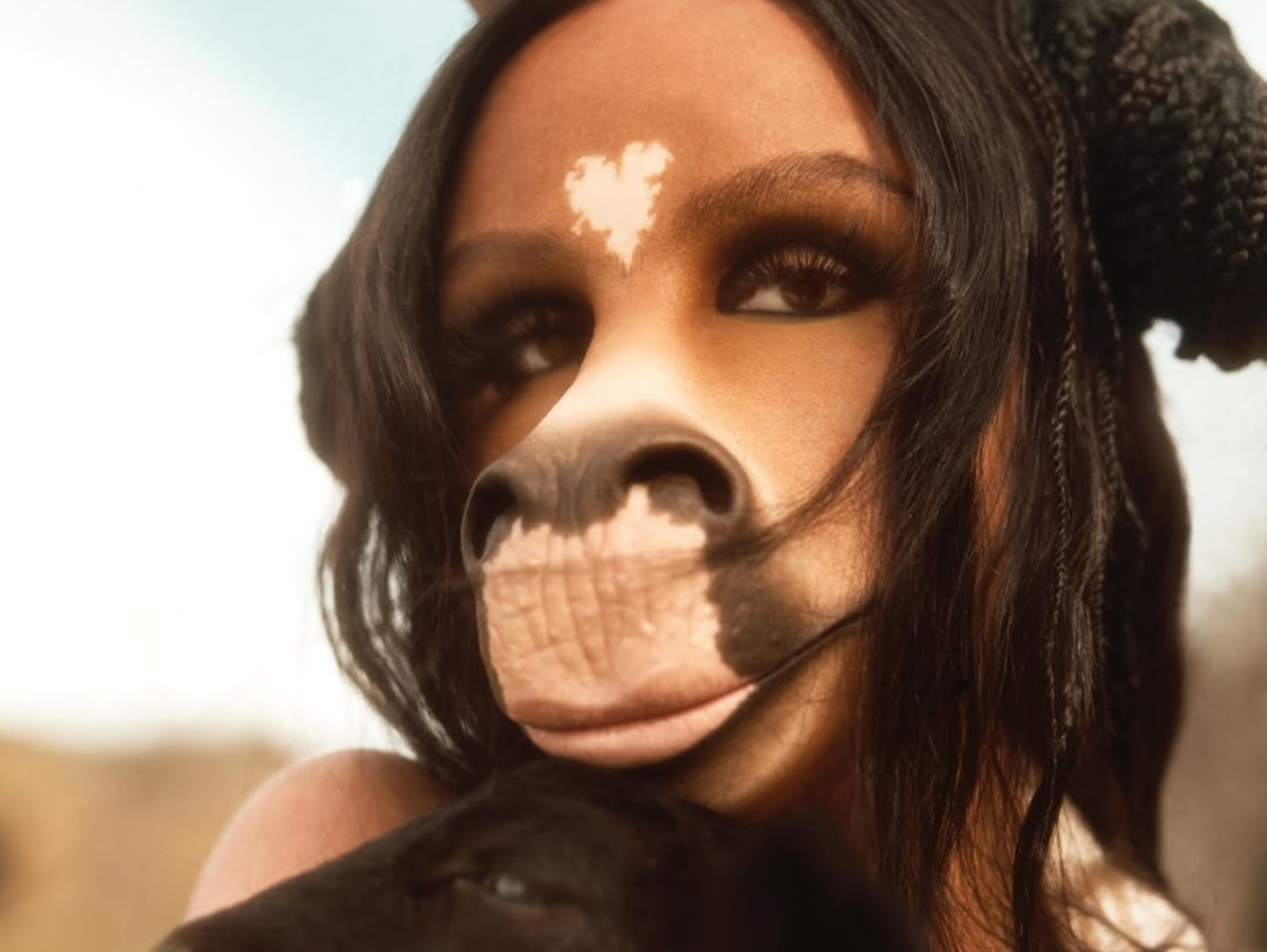 Quem é horsegiirL, DJ alemã que se apresenta com máscara de cavalo e foi confirmada no Lollapalooza Brasil