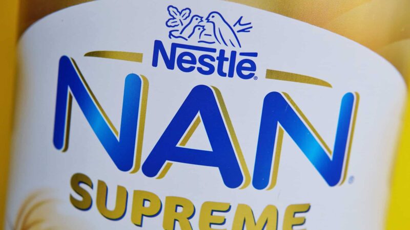 Reino Unido investiga casos de intoxicação em bebês ligados a fórmulas da Nestlé