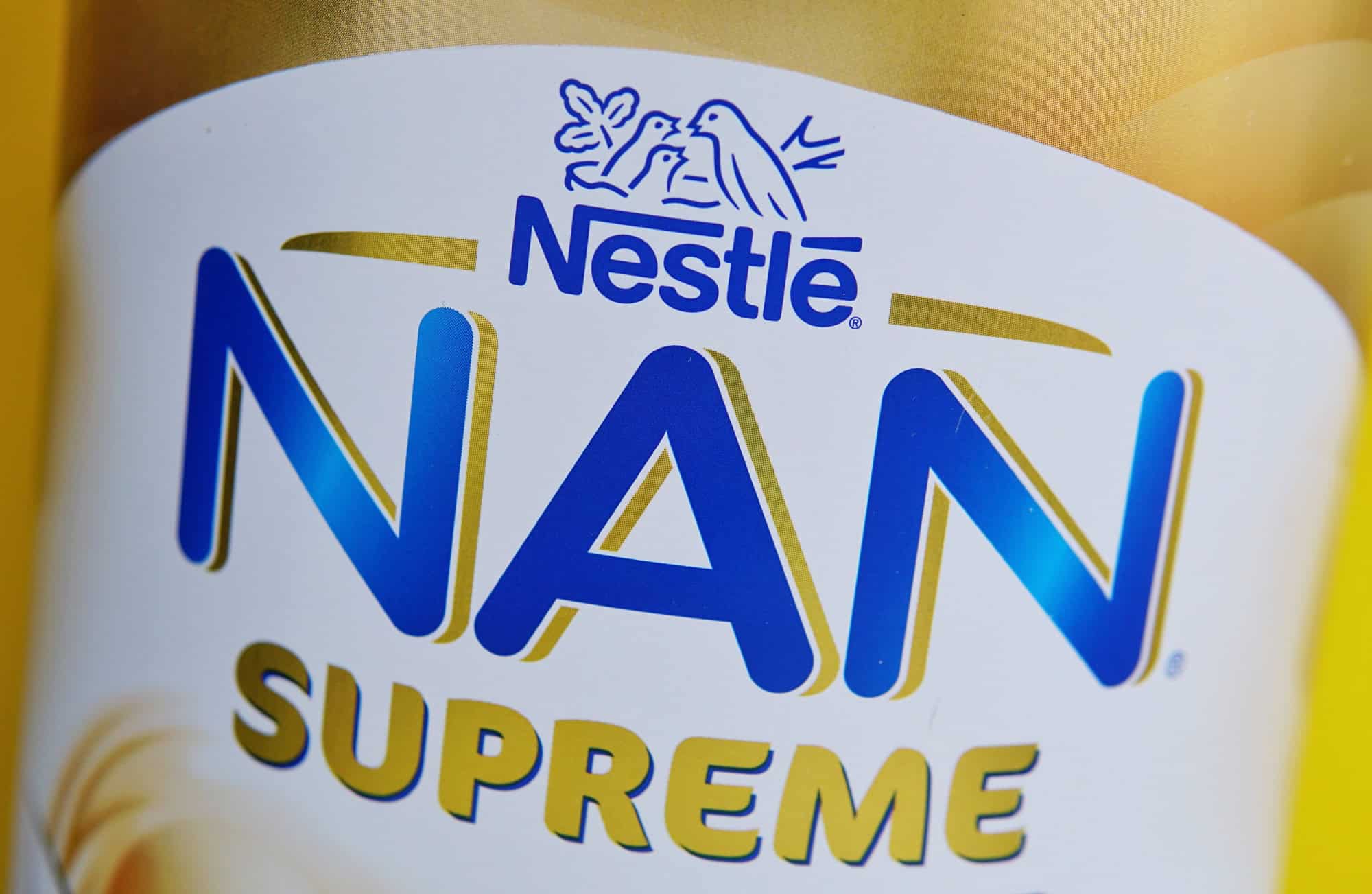 Reino Unido investiga casos de intoxicação em bebês ligados a fórmulas da Nestlé