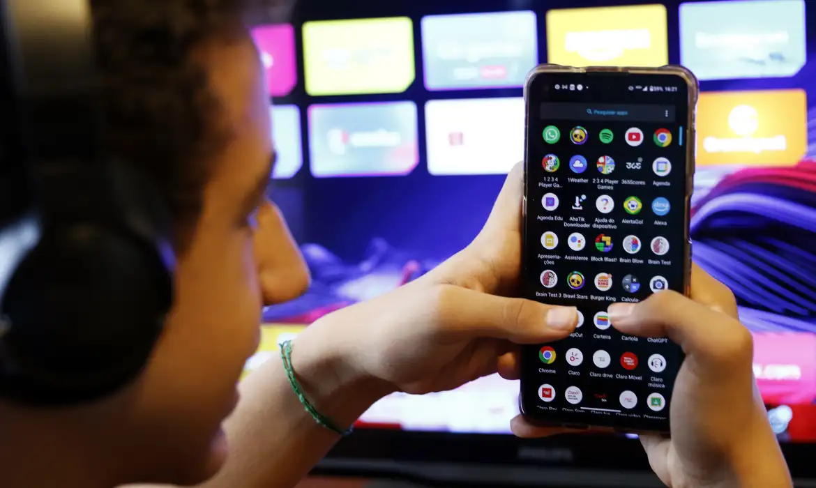 Governo revoga parte do aumento do imposto de importação para smartphones e eletrônicos
