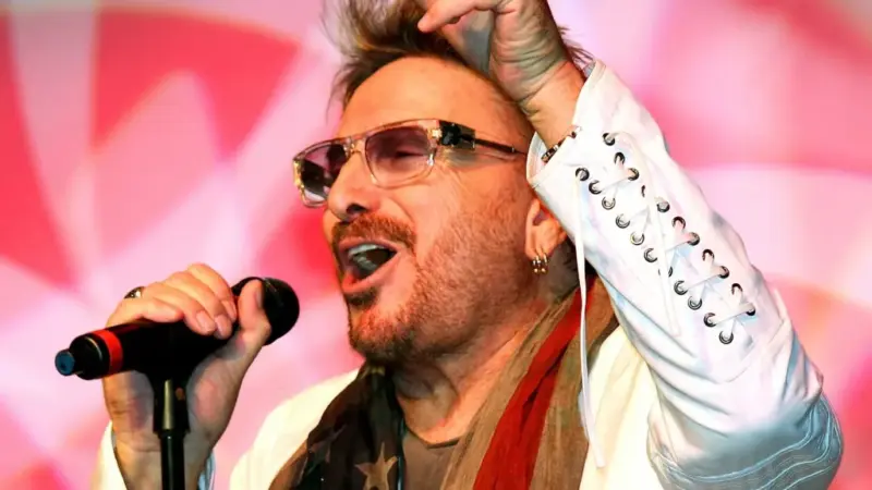 Chuck Negron, vocalista fundador do Three Dog Night, morre aos 83 anos