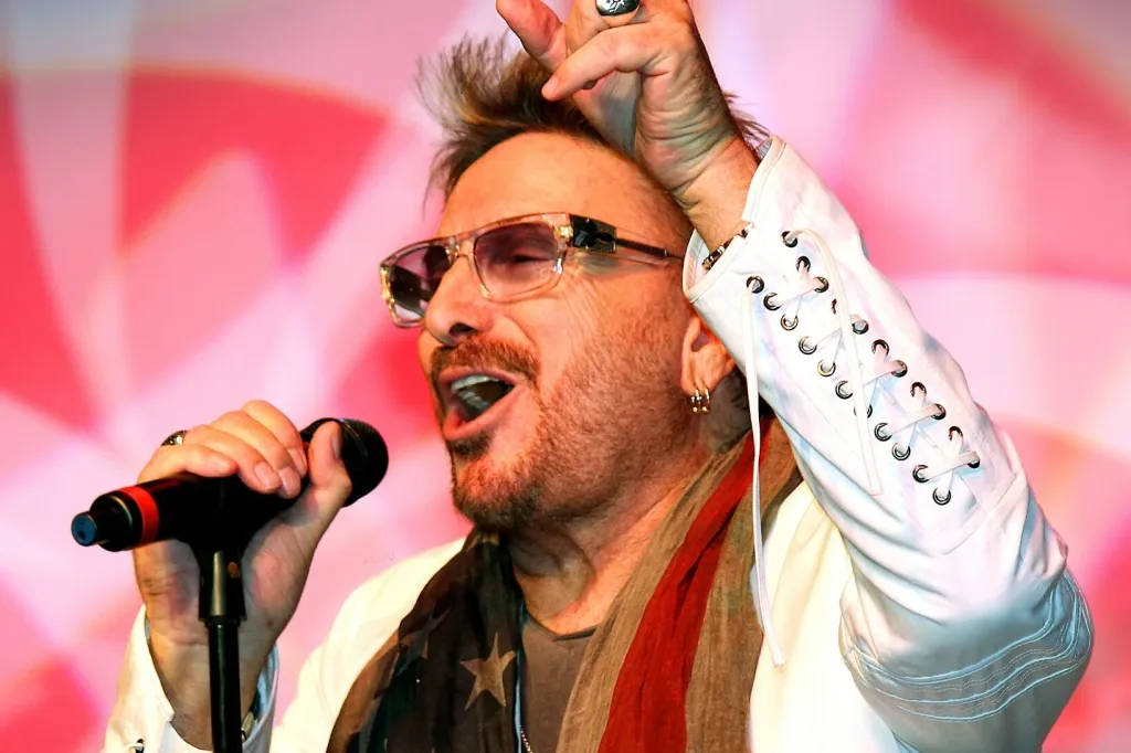Chuck Negron, vocalista fundador do Three Dog Night, morre aos 83 anos