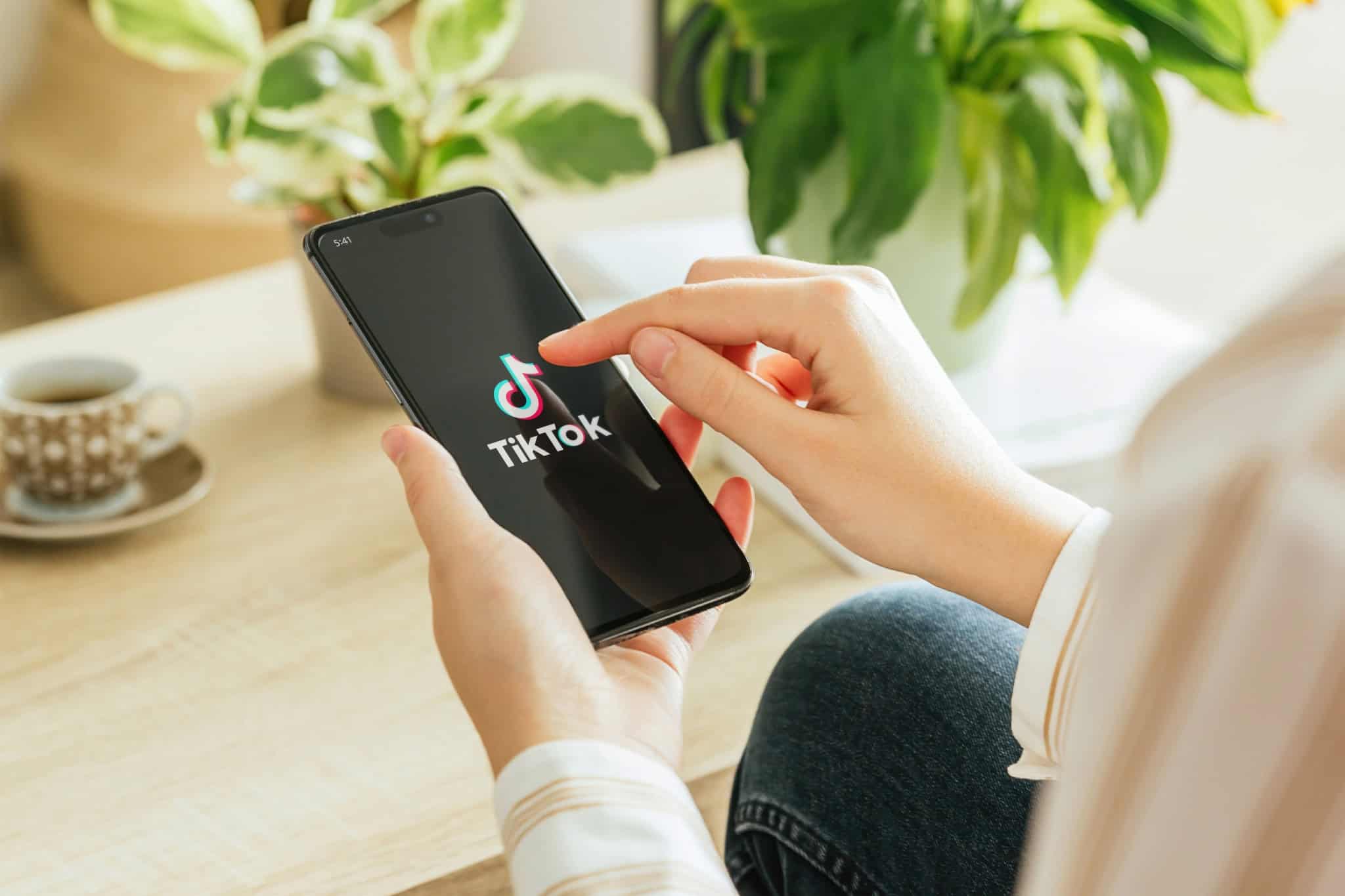 Veja como união europeia acusa tiktok de viciar usuários e pede mudanças radicais