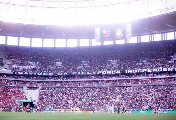Dorival Júnior elogia a invasão da Fiel em Brasília após título da Supercopa do Brasil