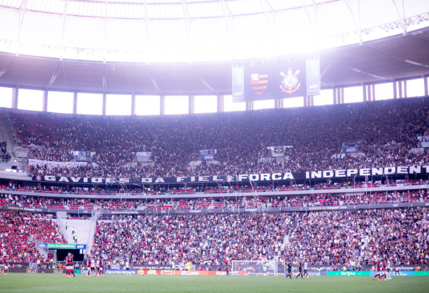 Corinthians confirma maior torcida do país e retorna de Brasília com taça