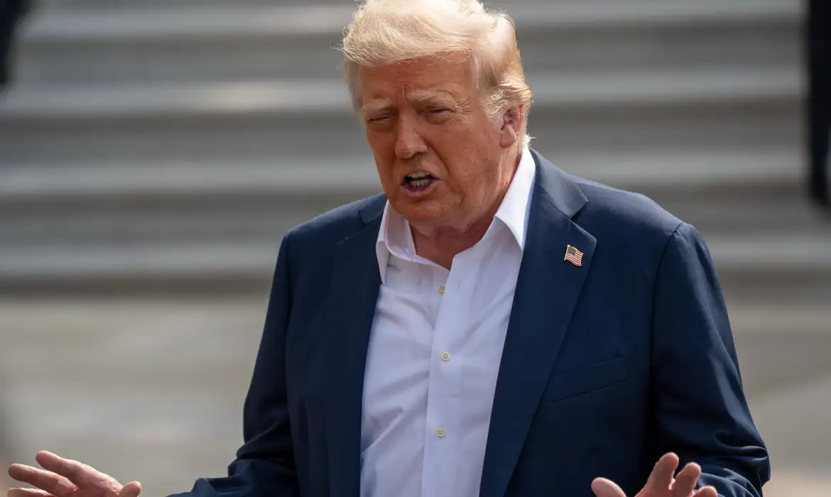 Trump anuncia aumento de tarifa global para 15% após decisão da Suprema Corte