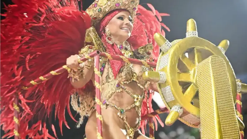 Viviane Araújo lidera cortejo do Salgueiro e fecha o Carnaval 2026 na Sapucaí