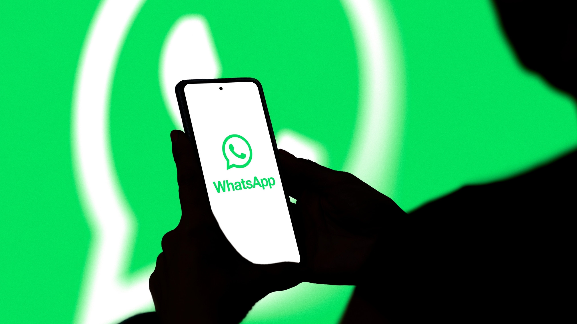 WhatsApp desenvolve ajustes automáticos de privacidade para jovens no Brasil