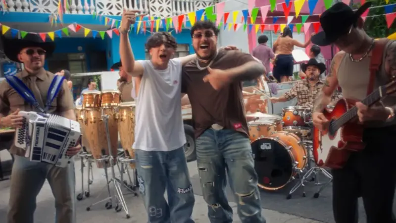 No Capea de Xavi e Grupo Frontera atinge o topo do Latin Airplay da Billboard