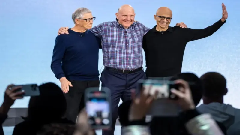 Ação da Microsoft cai 36% desde outubro de 2025 e revela desafios na estratégia de IA