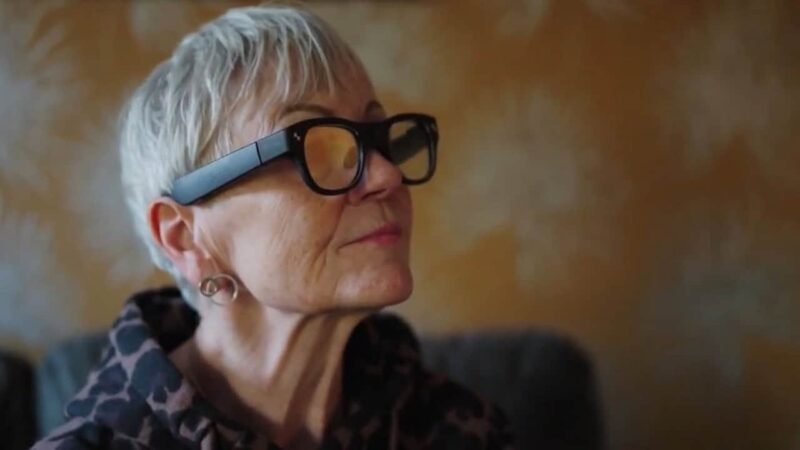 Óculos com IA projetam rótulos nas lentes para ajudar pacientes com demência