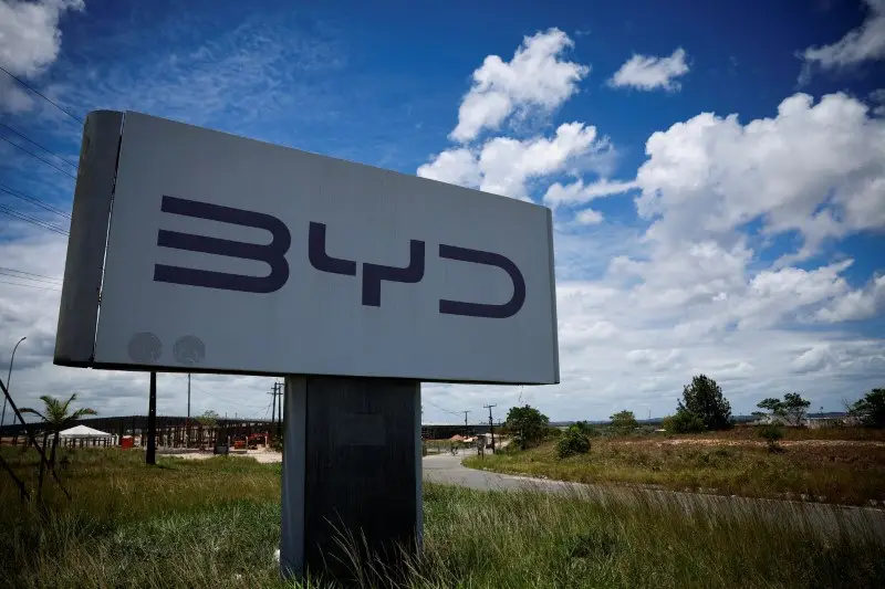 Lucro anual da BYD recua 19% e empresa registra queda no quadro de empregados pela primeira vez em quatro anos